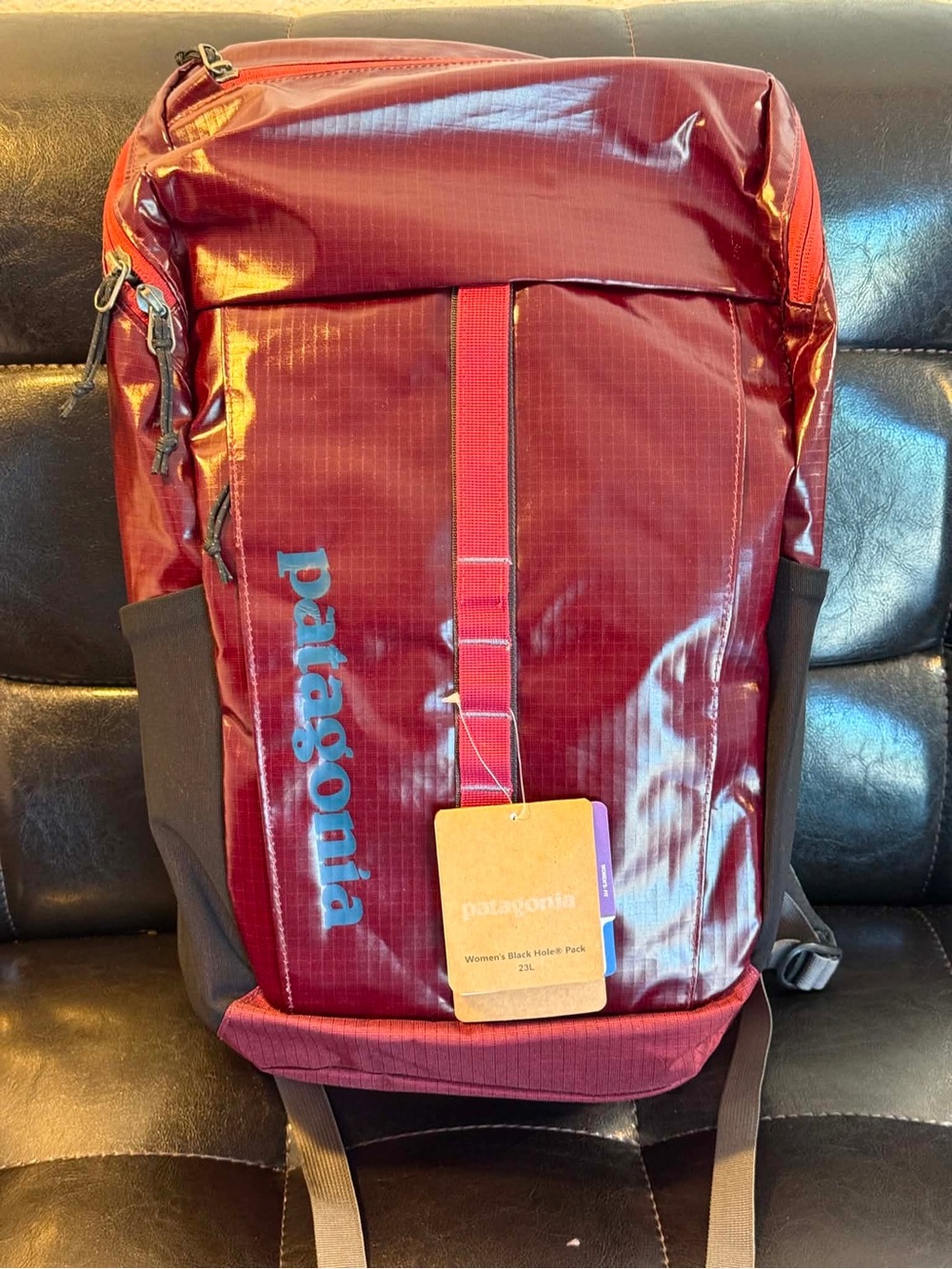 Women Patagonia Black Hole 23L Backpack Red - New - Minor Logo Flaw